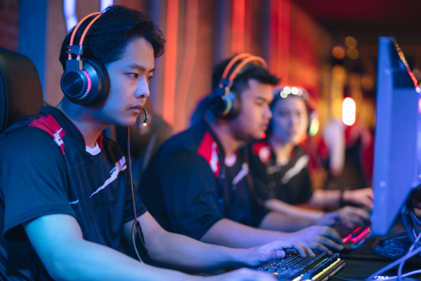 How does China organize an international esports tournament?