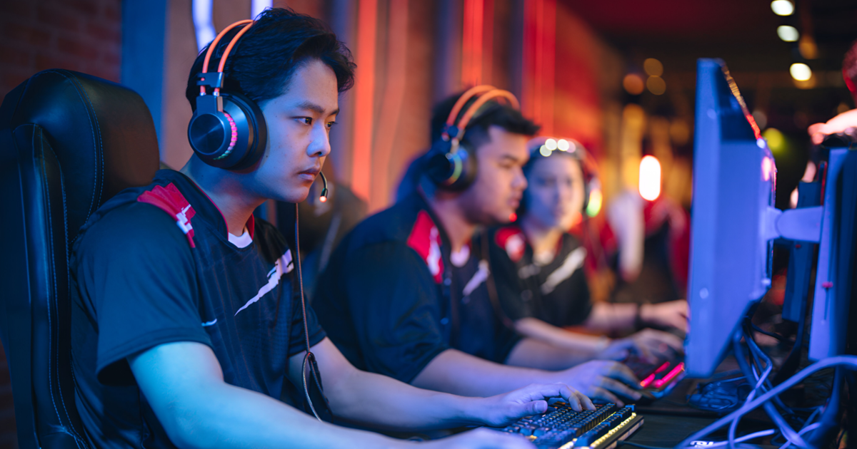 How does China organize an international esports tournament?