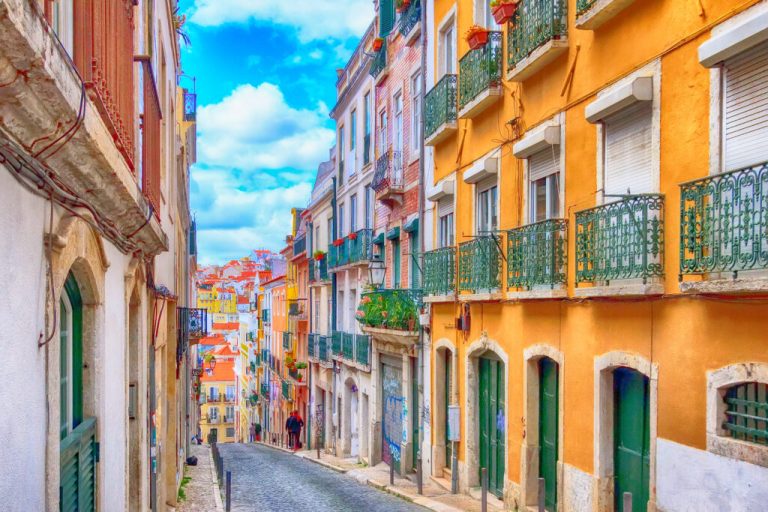 Alfama, the tourist and economic soul of Lisbon