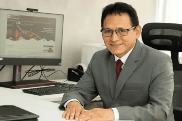Yuri Guerra: «La experiencia del Perú demuestra que es posible regular con eficacia»